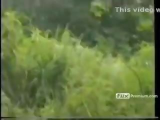 Phenola grandi fucked sa tropical kagubatan
