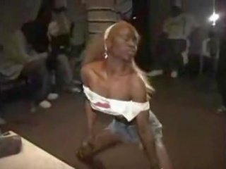 Melnādainas stripper kokomo