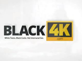 Black4k. バージン ブラック 男 上の 白 湯たんぽ で 素晴らしい 大人 フィルム アクション