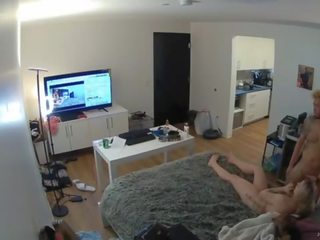 Gömd kamera catches fusk blm granne knull min tonårs hustru i min egen säng